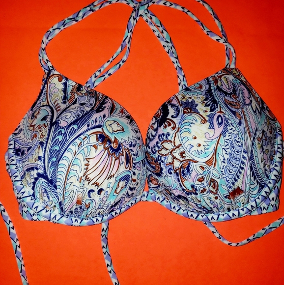 32C LIKE NEW VICTORIA'S SECRET UNDERWIRE BIKINI TOP - Picture 3 of 8